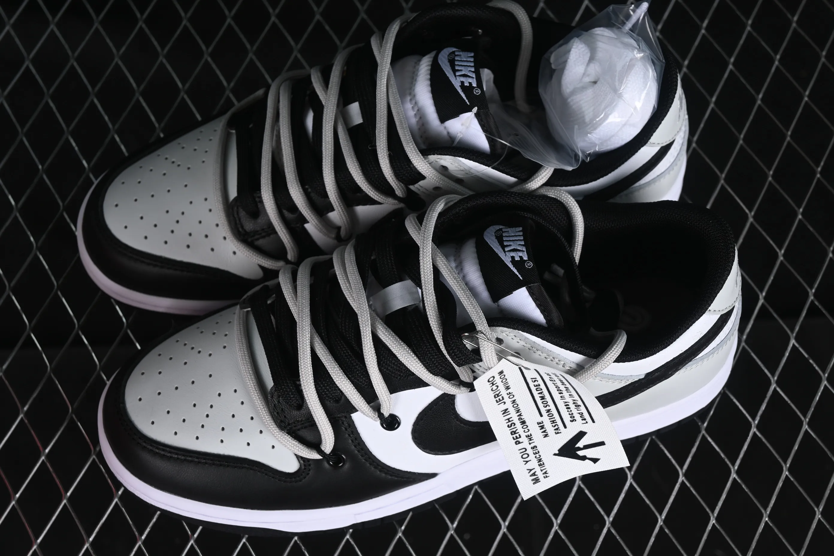 All categories Nk SB Dunk series Nk SB Dunk Low Low-top sneakers Nk Dunk Low Letter Panda Black and gray high street deconstruction SB strap low-top casual sneakers CW1590-100